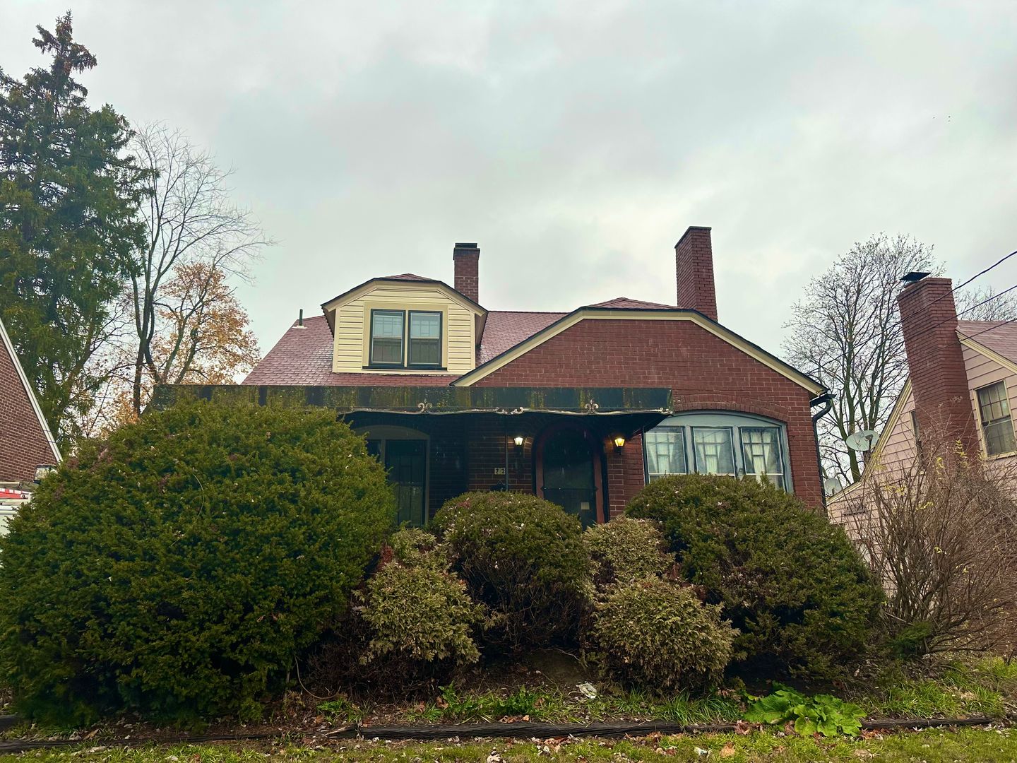 Youngstown House: 70 Clifton Dr