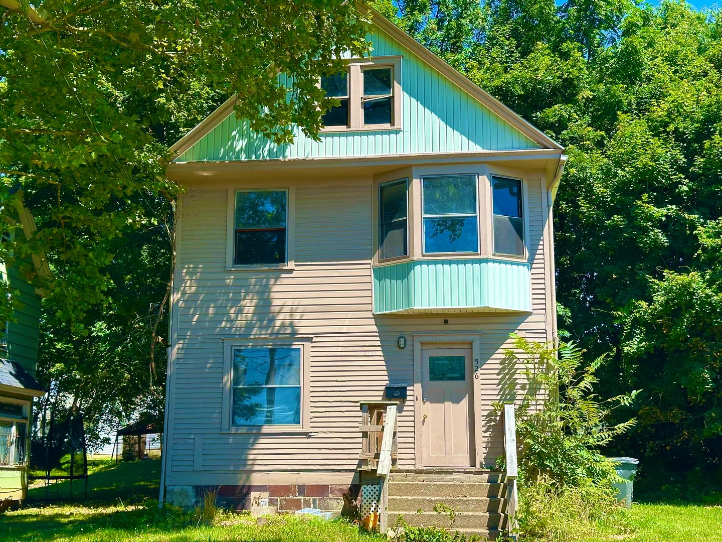 Youngstown House: 526 Lexington Ave