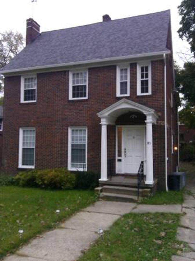 Youngstown Apartment: 171 Upland Avenue
