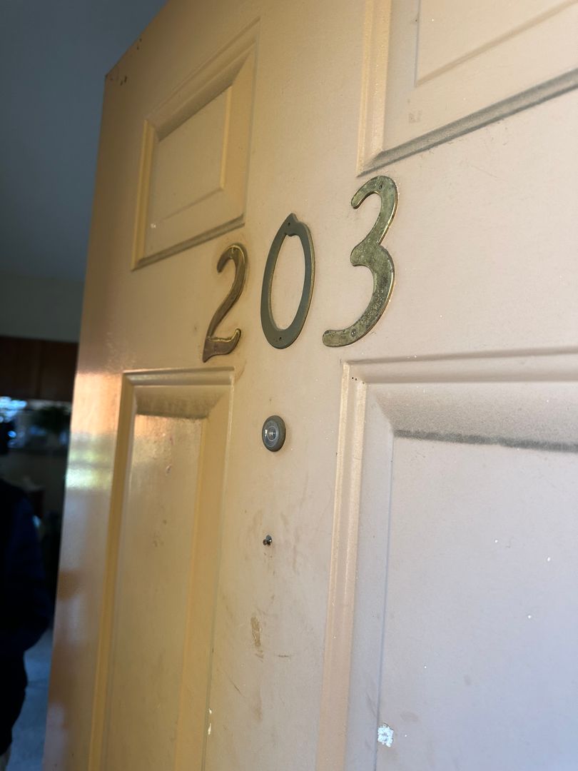 Montrose Apartment: 2709 Piedmont Ave