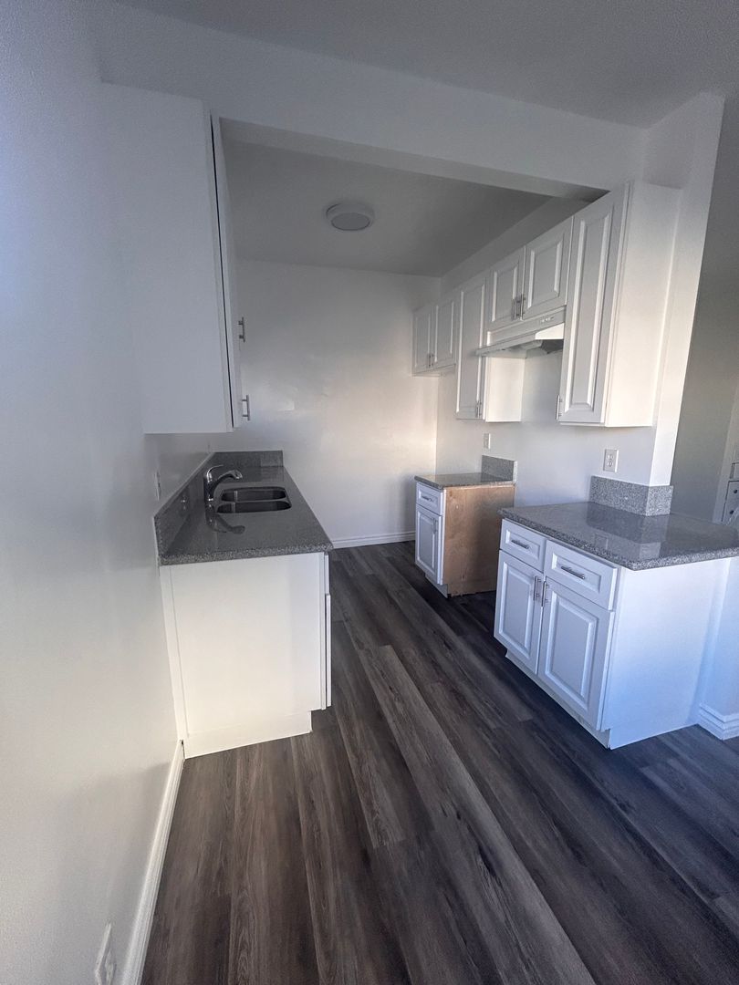 Glendale Apartment: 337 W. Arden Ave