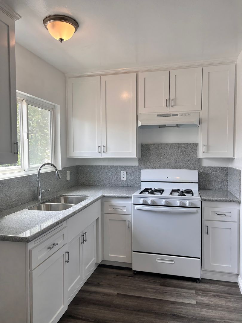 Glendale Apartment: 320 Western Ave