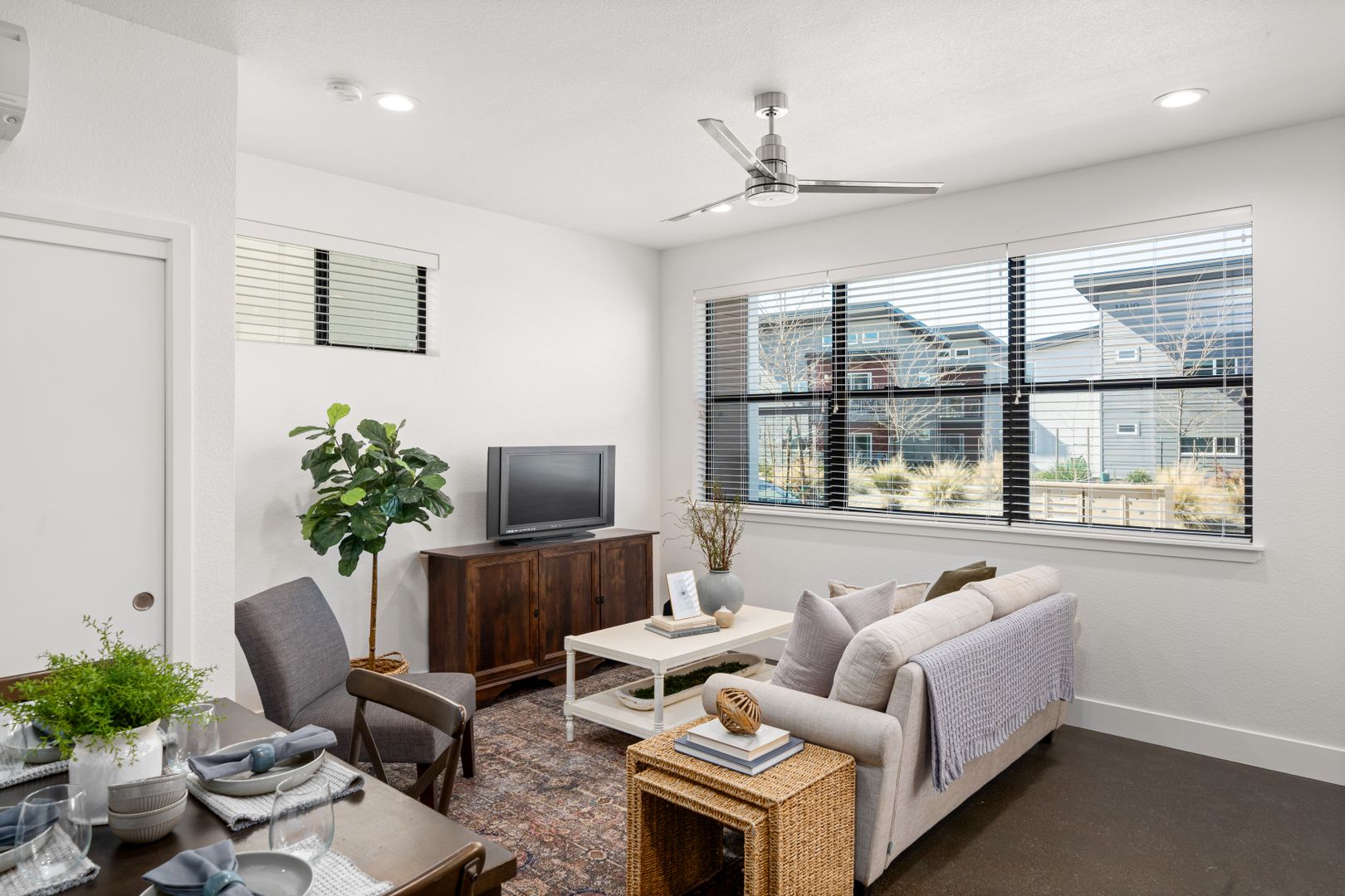 Chico Apartment: 1873 Notre Dame