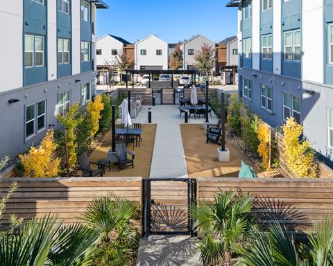 Home sweet, home! 2 Bed / 2 Bath Blvd. Floor Plan - 2nd Floor Available 9/24 – photo 1