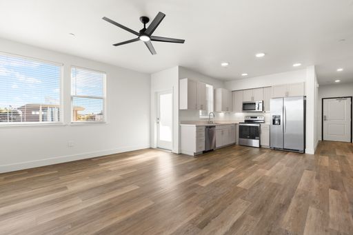 Ground 2 Bed / 2 Bath Vista Floor Plan, Available 9/25 ✨ – photo 1