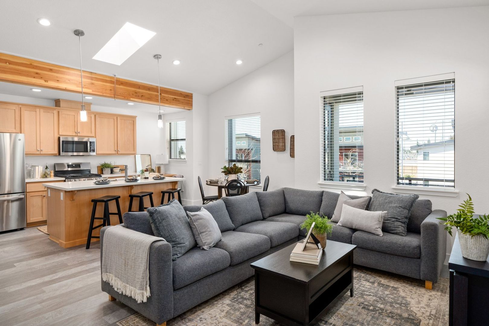 Chico Apartment: 1885 Notre Dame Blvd