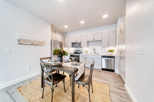 1 Bed/1 Bath 3rd Floor Apt! Available 1/15/27 – photo 1