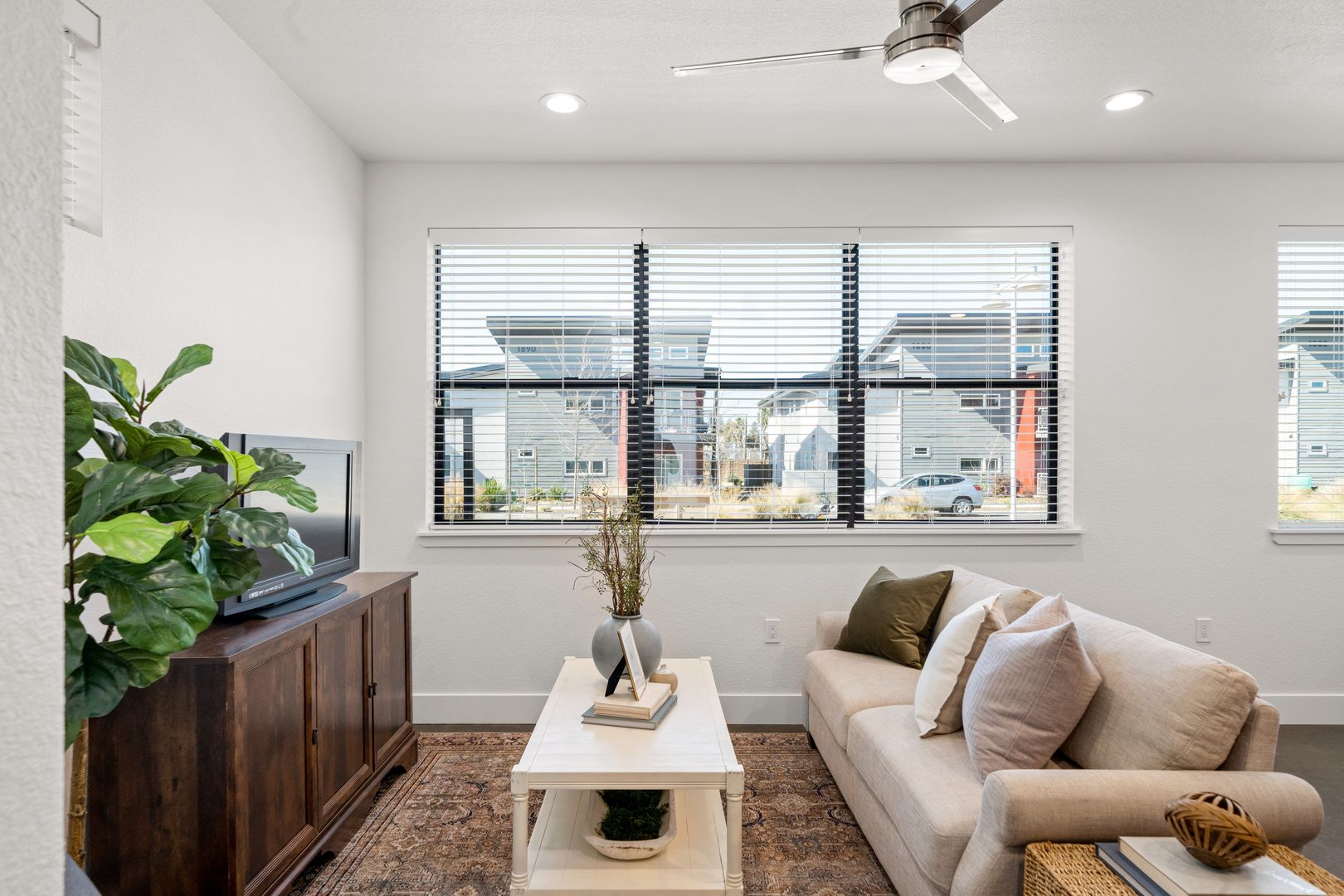 Chico Apartment: 1893 Notre Dame Blvd