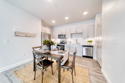 2nd Floor @ Bed/2Bath Blvd Floor Plan Apt. Available 9/29 ✨ – photo 1