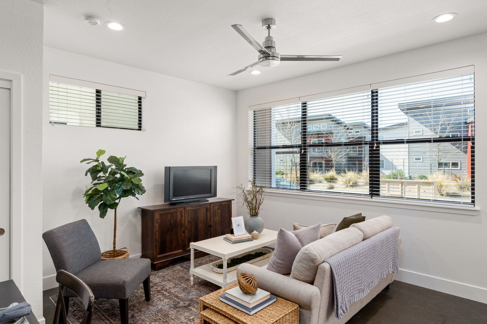 Chico Apartment: 1885 Notre Dame Blvd