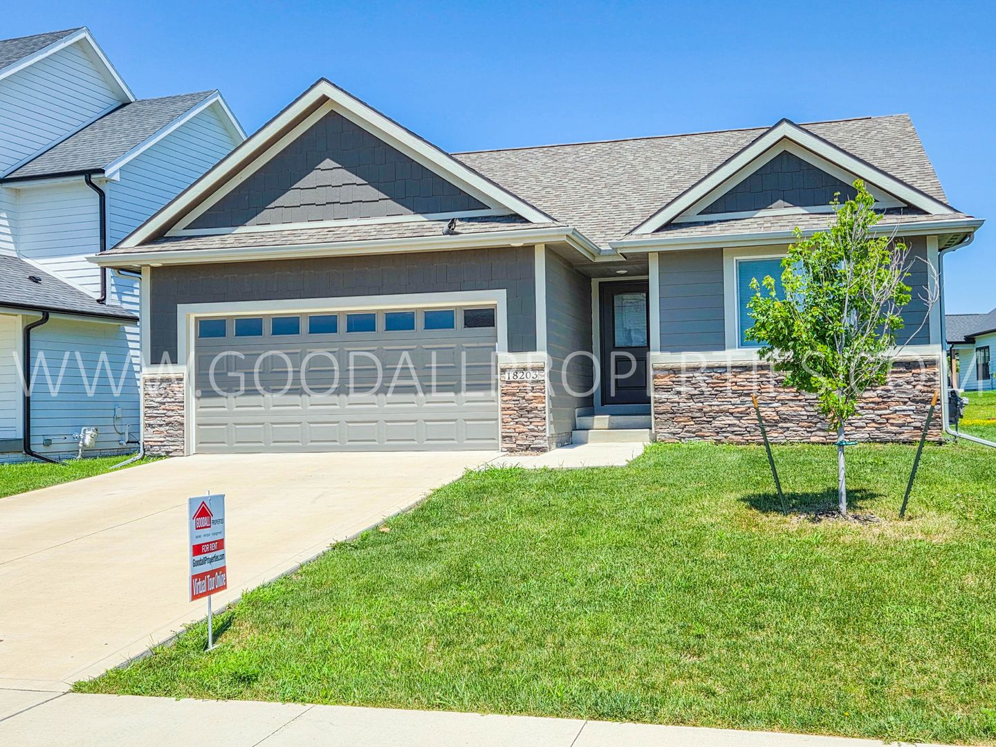 Clive House: 18203 Alpine Dr