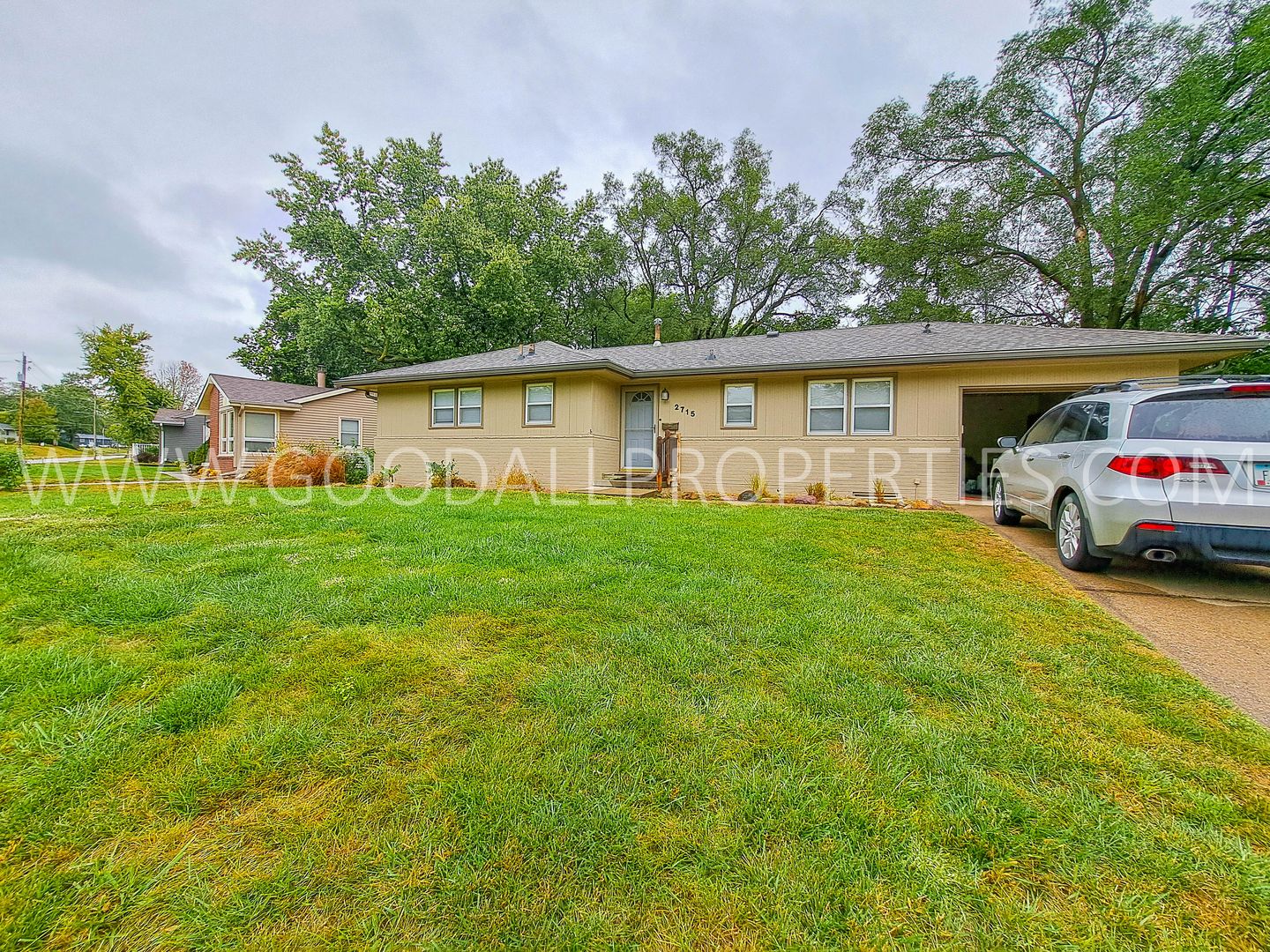West Des Moines House: 2715 Meadow Ln