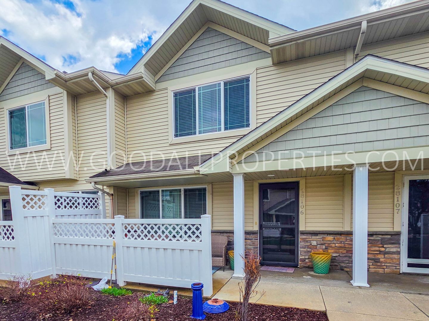 West Des Moines Townhome: 8601 Westown Pkwy #28106