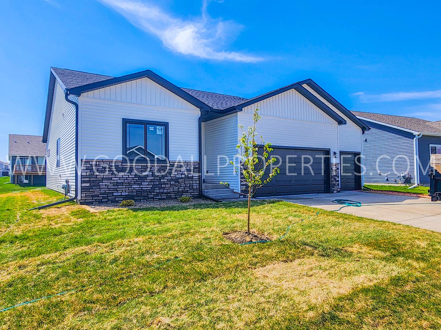 Waukee House: 650 NW Rosemont Dr