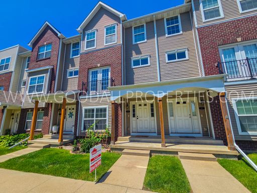 $100 Off First 6 Months! Waukee Schools Townhome with 2-Car Garage – photo 1