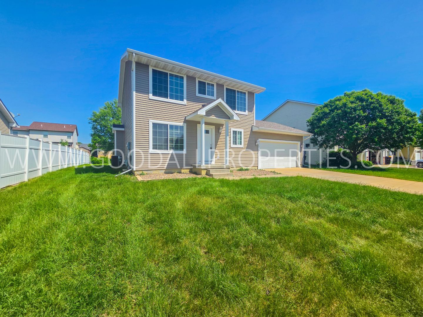 Waukee House: 425 SE Waco Place