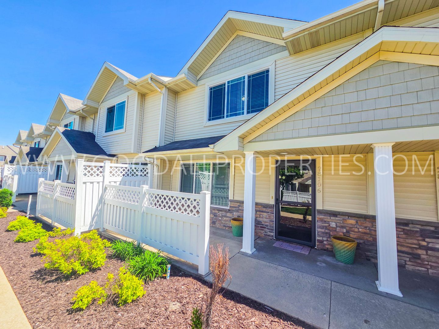 West Des Moines Townhome: 8601 Westown Pkwy #28106