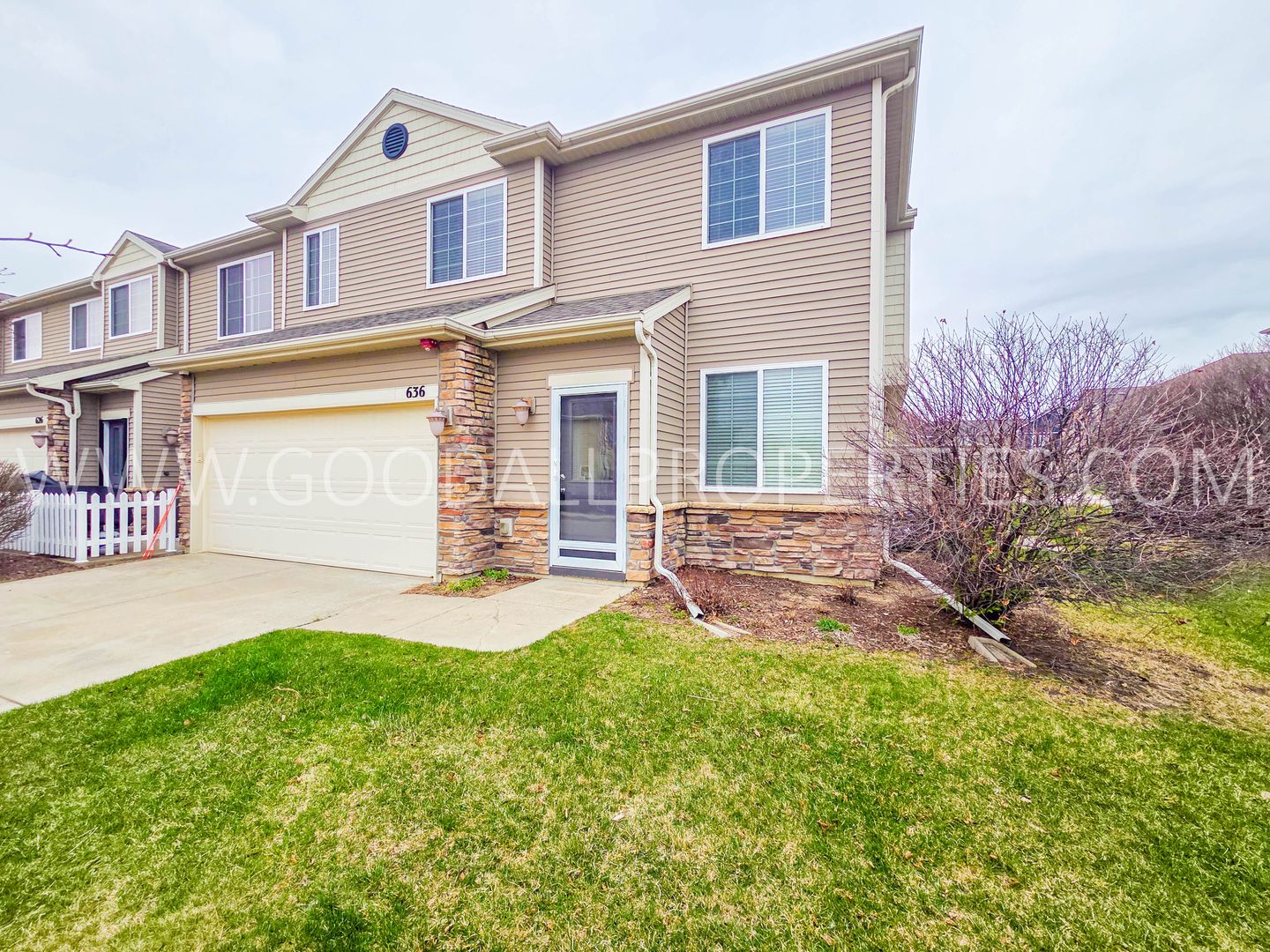 West Des Moines Townhome: 636 86th St