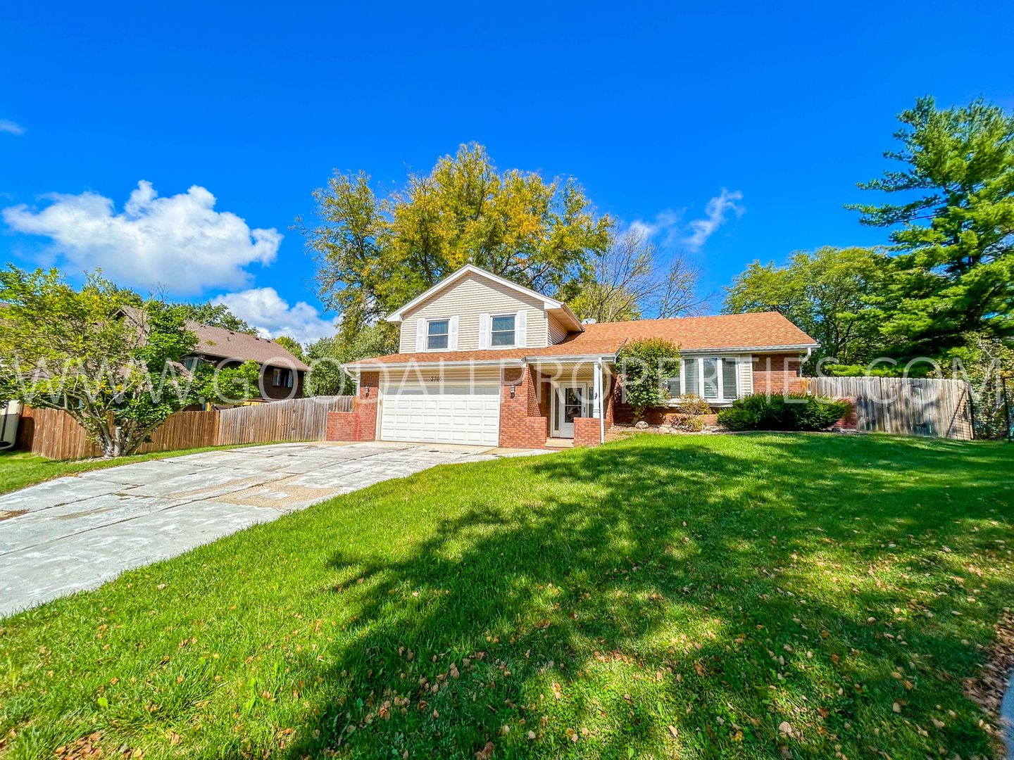 West Des Moines House: 3705 Breckenridge Cir