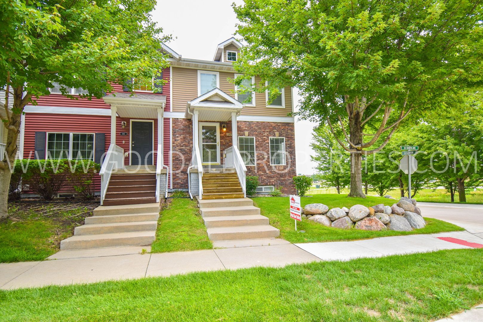 Waukee Townhome: 267 SE Booth Ave