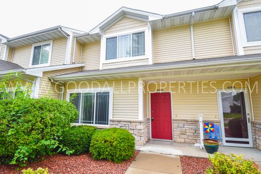 3 Bedroom Townhome West Des Moines – photo 1