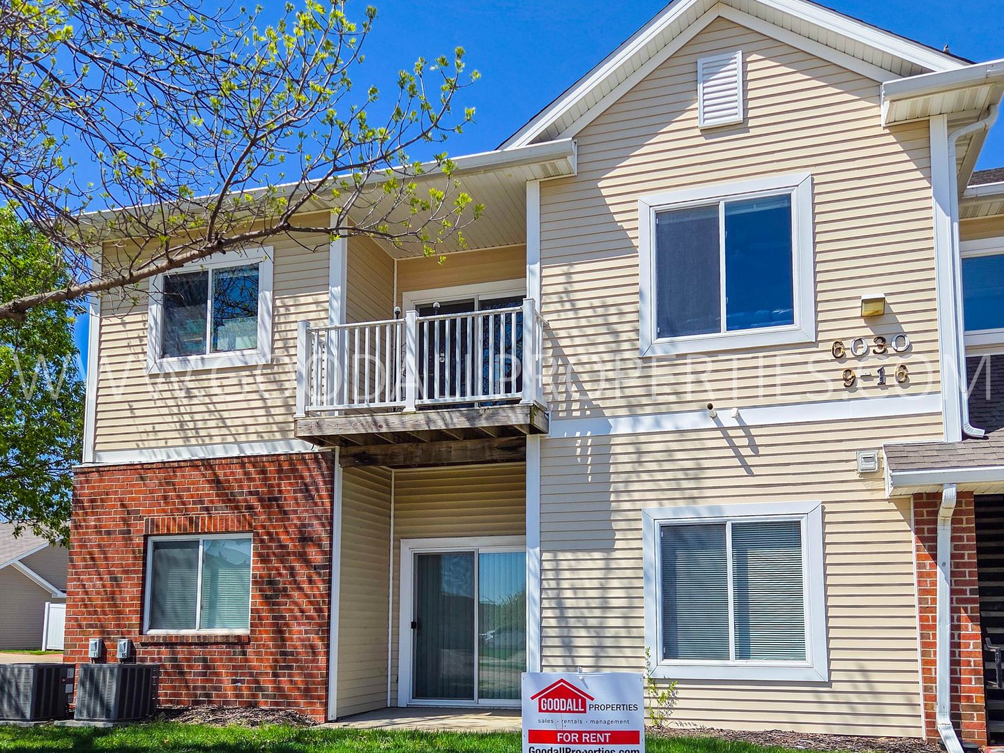 Johnston Condo: 6030 Bremen Ct #13