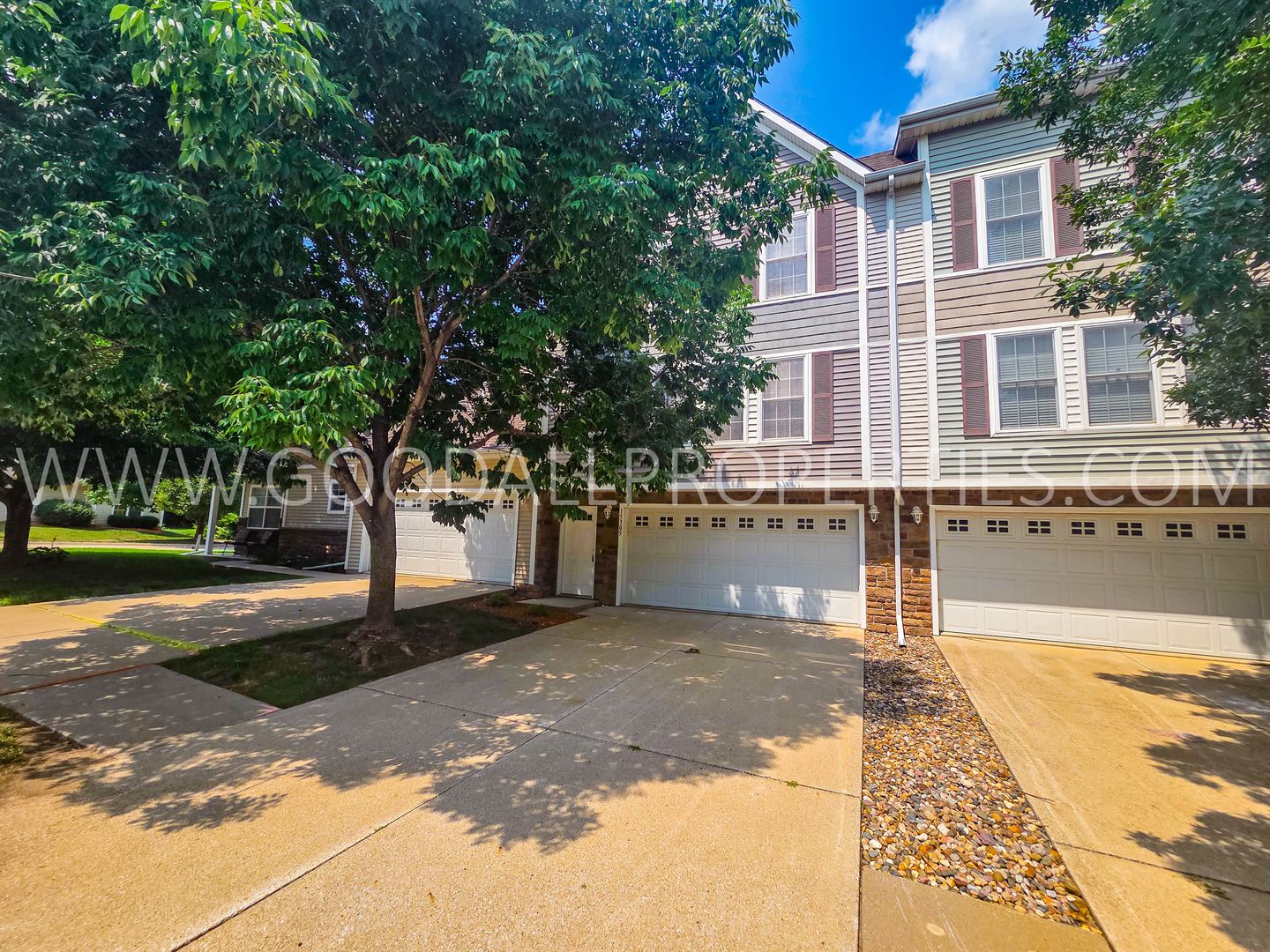 Urbandale Townhome: 15305 Townsend Ave