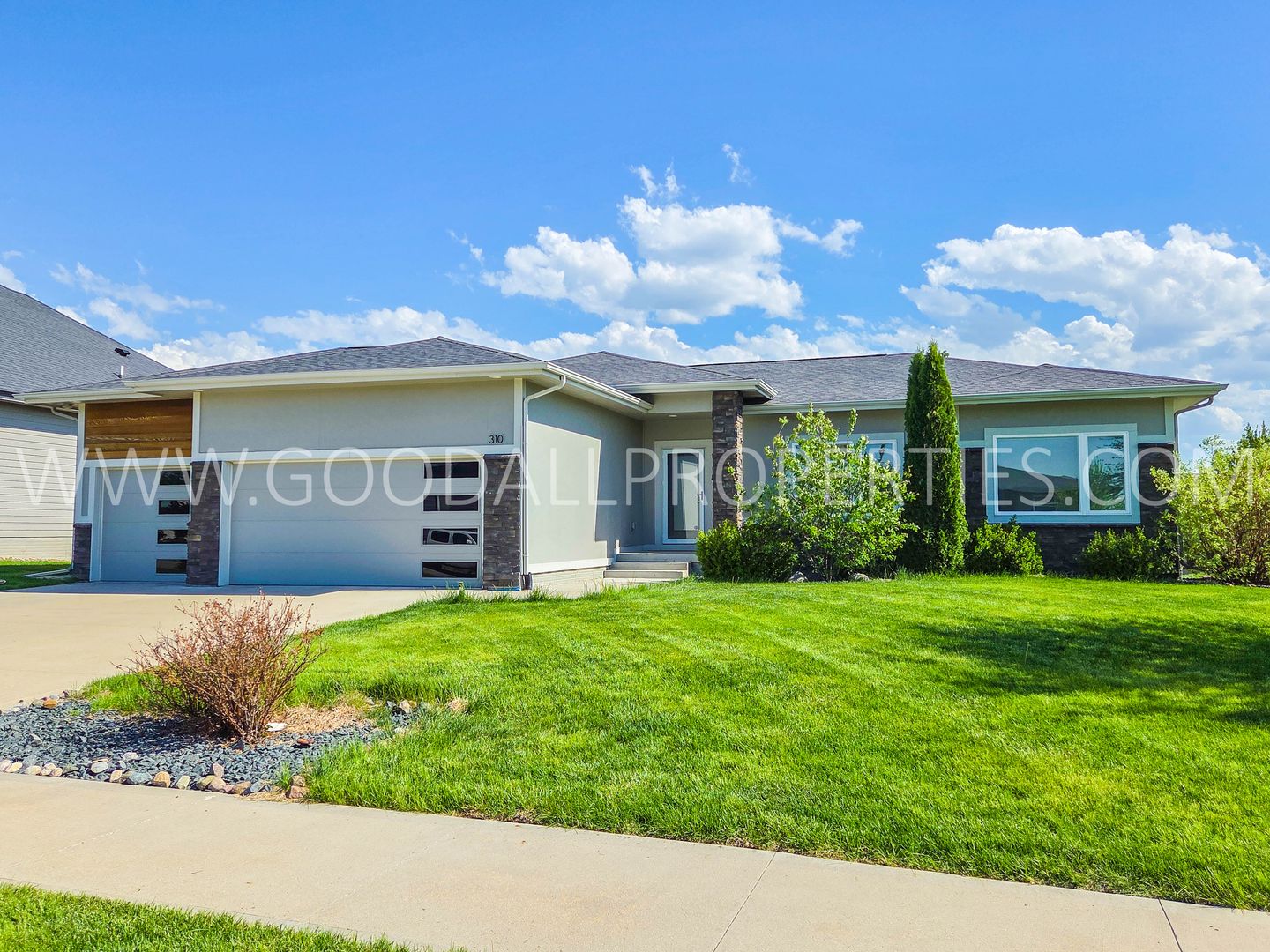 Waukee House: 310 NE Bobcat Dr