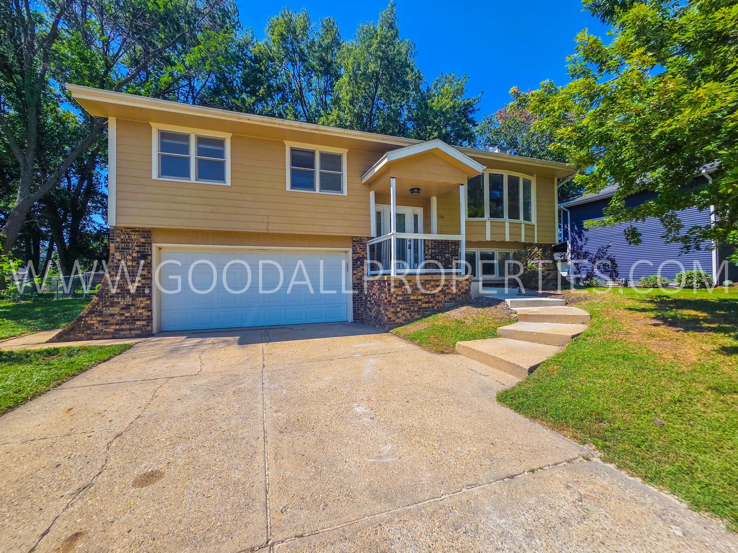 West Des Moines House: 1116 39th Street