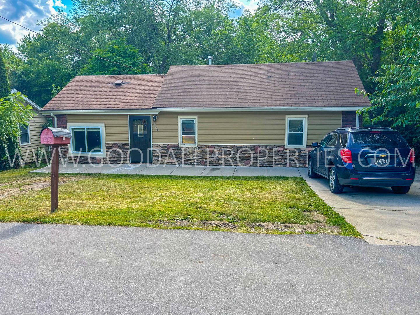 Des Moines House: 5000 SW 8th St