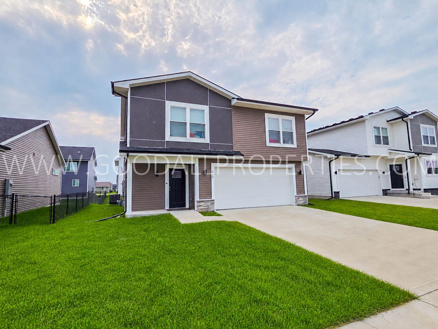 Ankeny House: 610 NE Hunter Drive