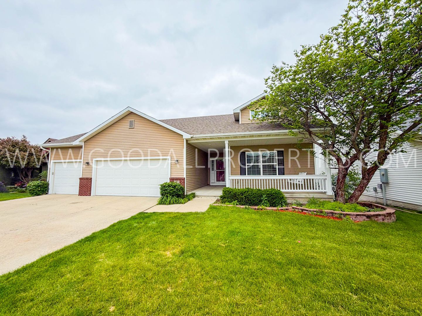Waukee House: 195 Broderick Dr