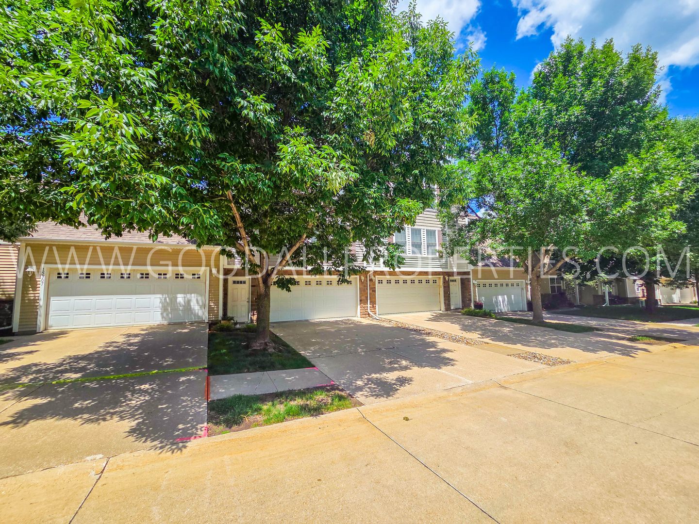 Urbandale Townhome: 15305 Townsend Ave