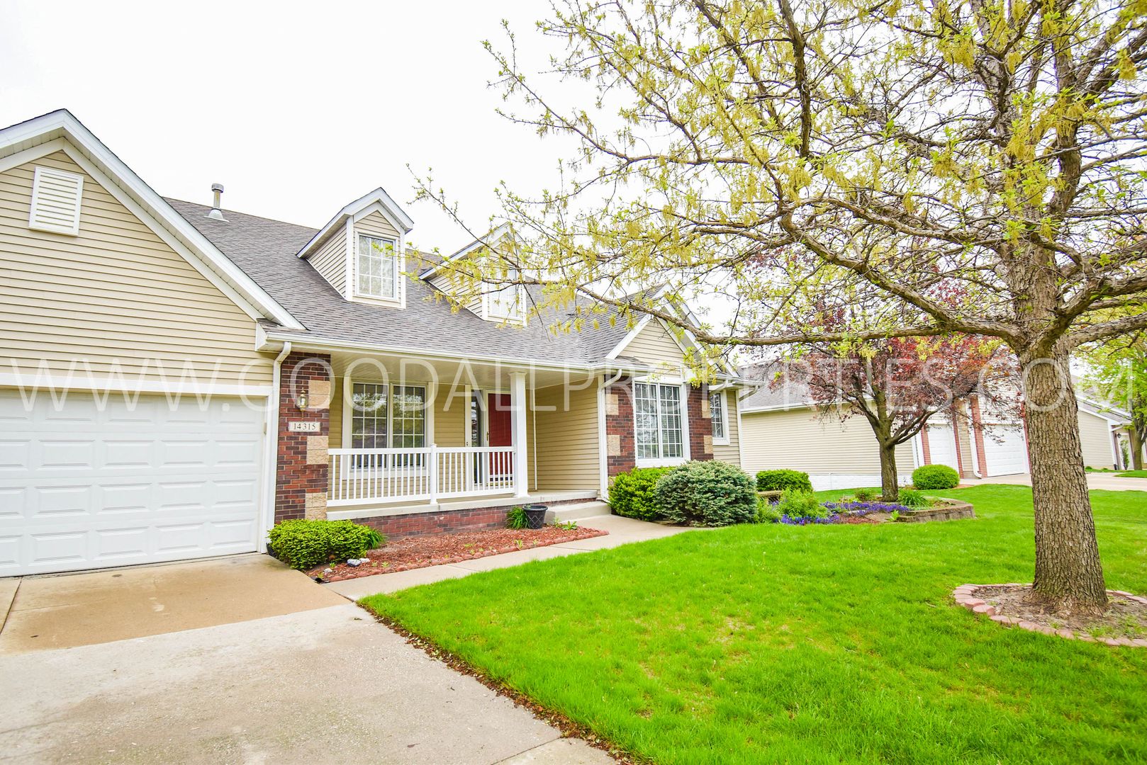 Urbandale House: 14315 Oak Brook Drive