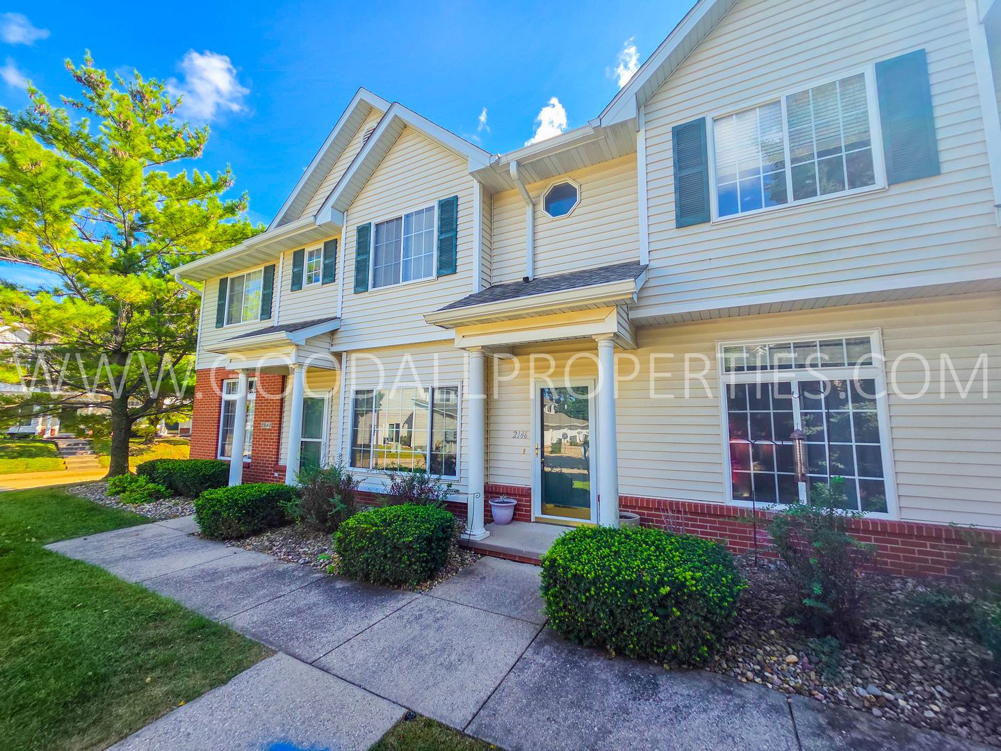 Clive Townhome: 2146 Ridgeview Cir