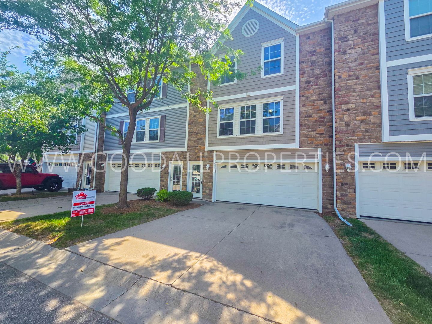 Waukee Townhome: 324 NE Sandalwood
