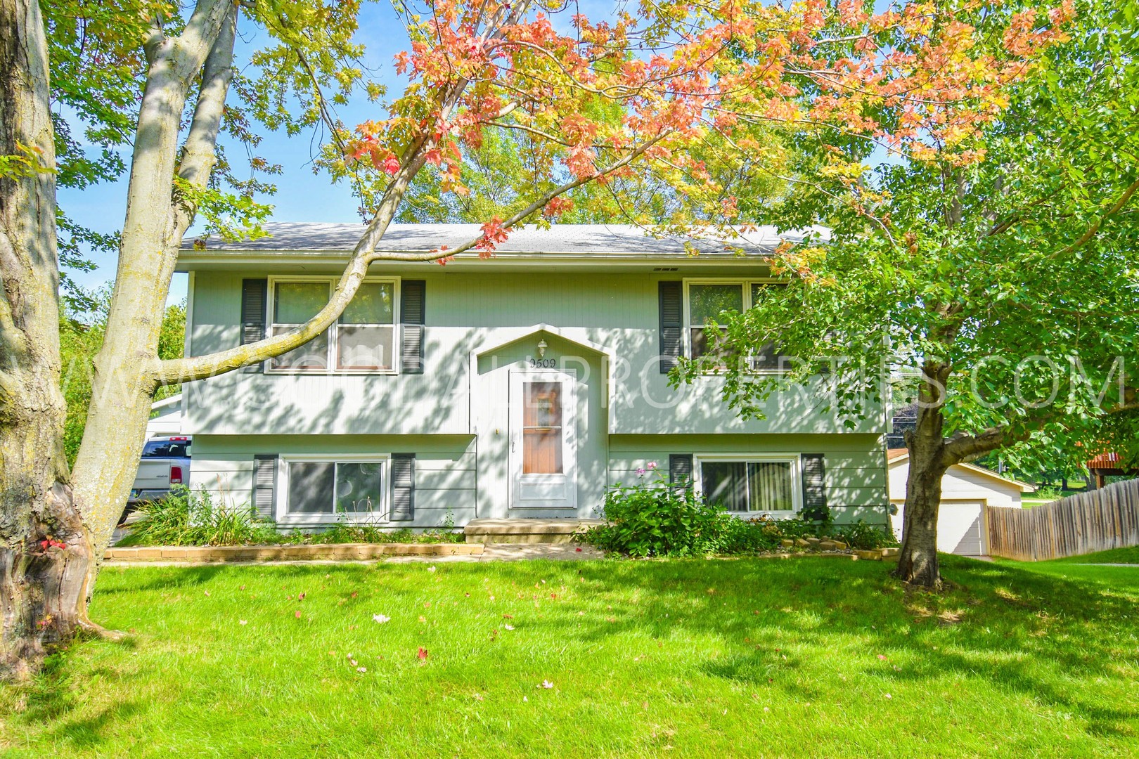 Urbandale House: 9509 Monroe Ct