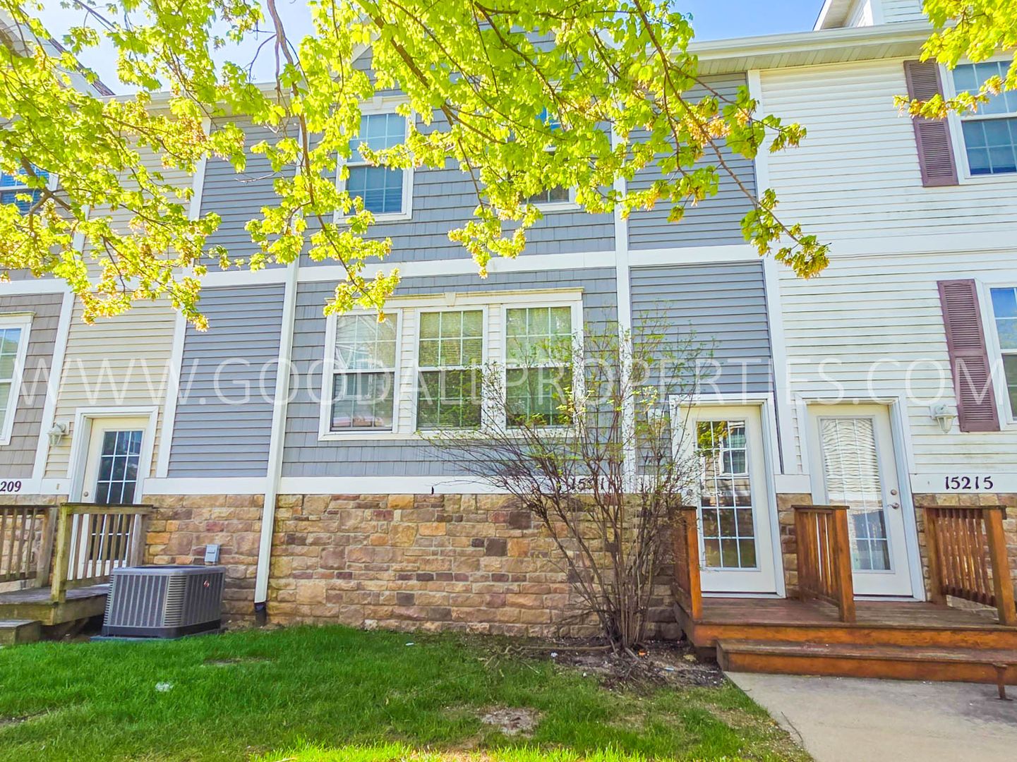 Urbandale Townhome: 15211 Greenbelt Drive