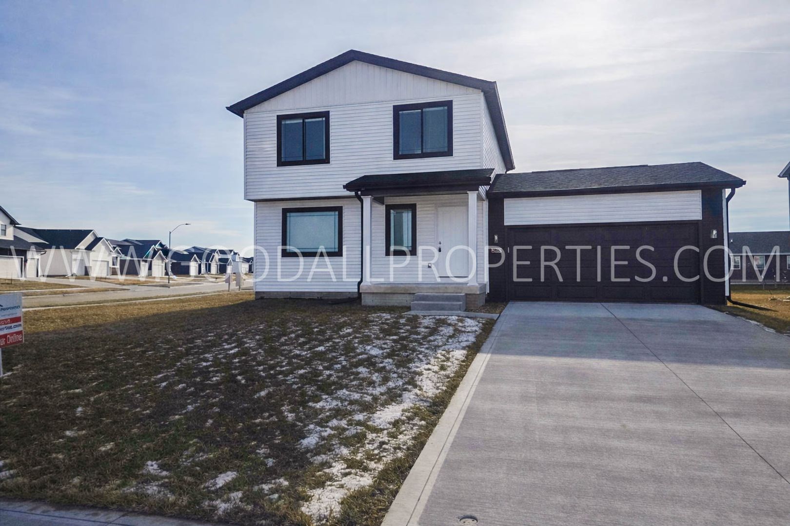 Waukee House: 280 NW Morgan Ct