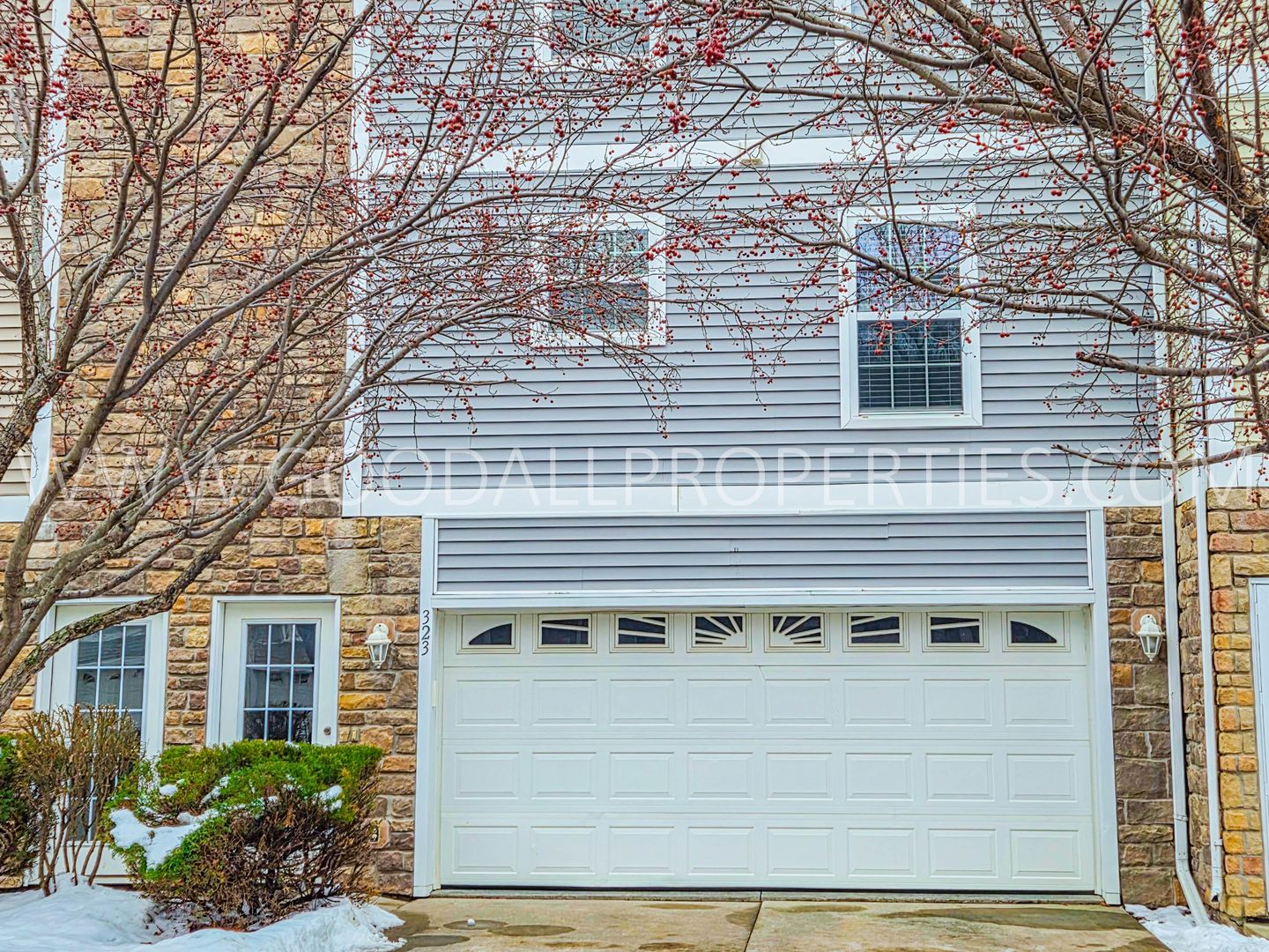 Waukee Townhome: 323 NE Kingwood