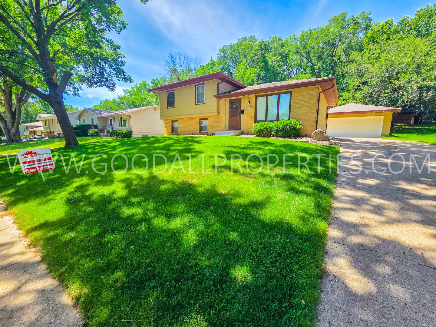 Urbandale House: 2908 78th St