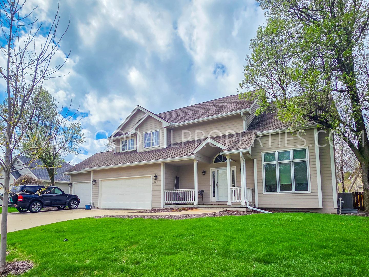 Clive House: 2210 Country Club Blvd