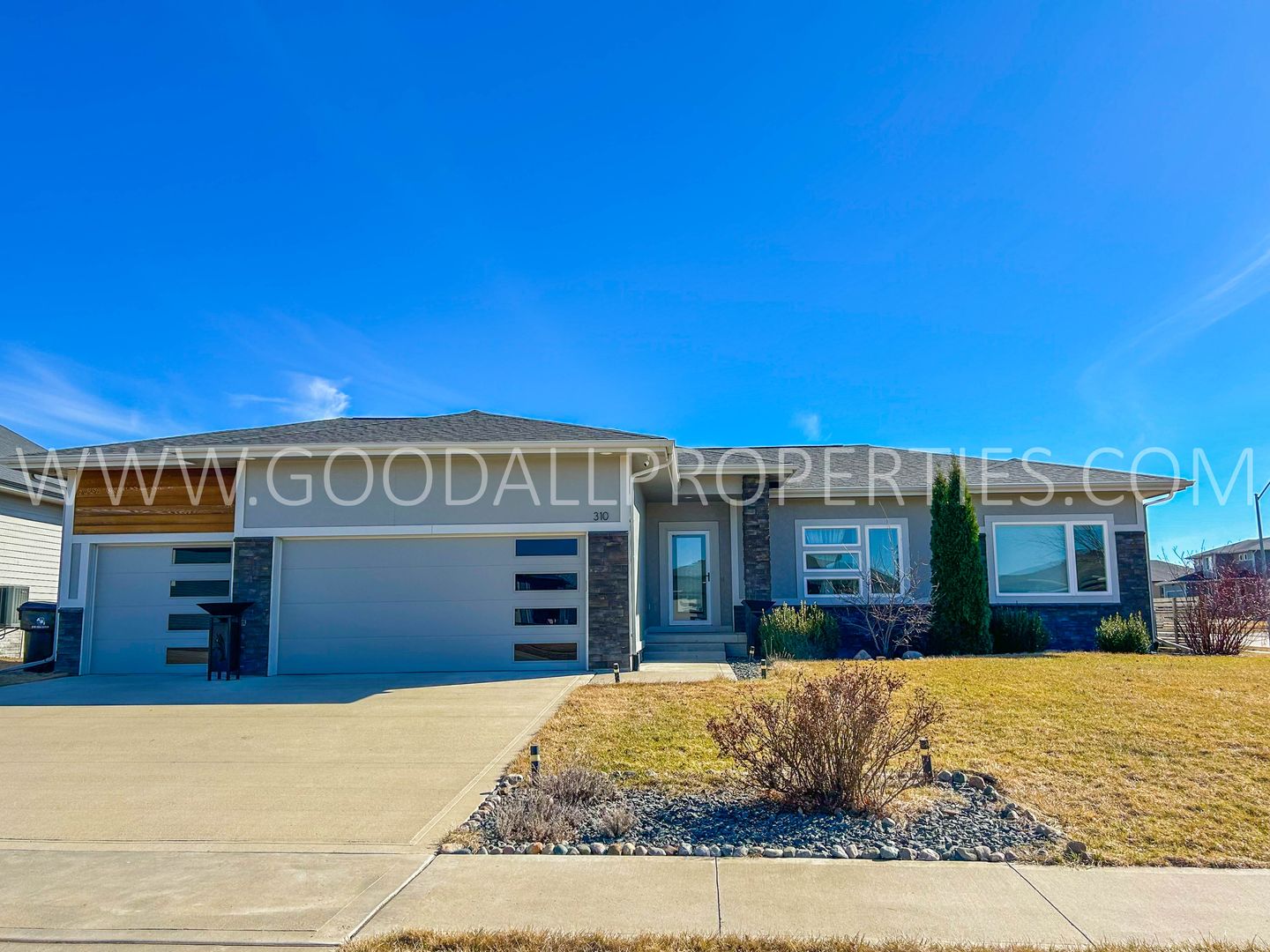 Waukee House: 310 NE Bobcat Dr