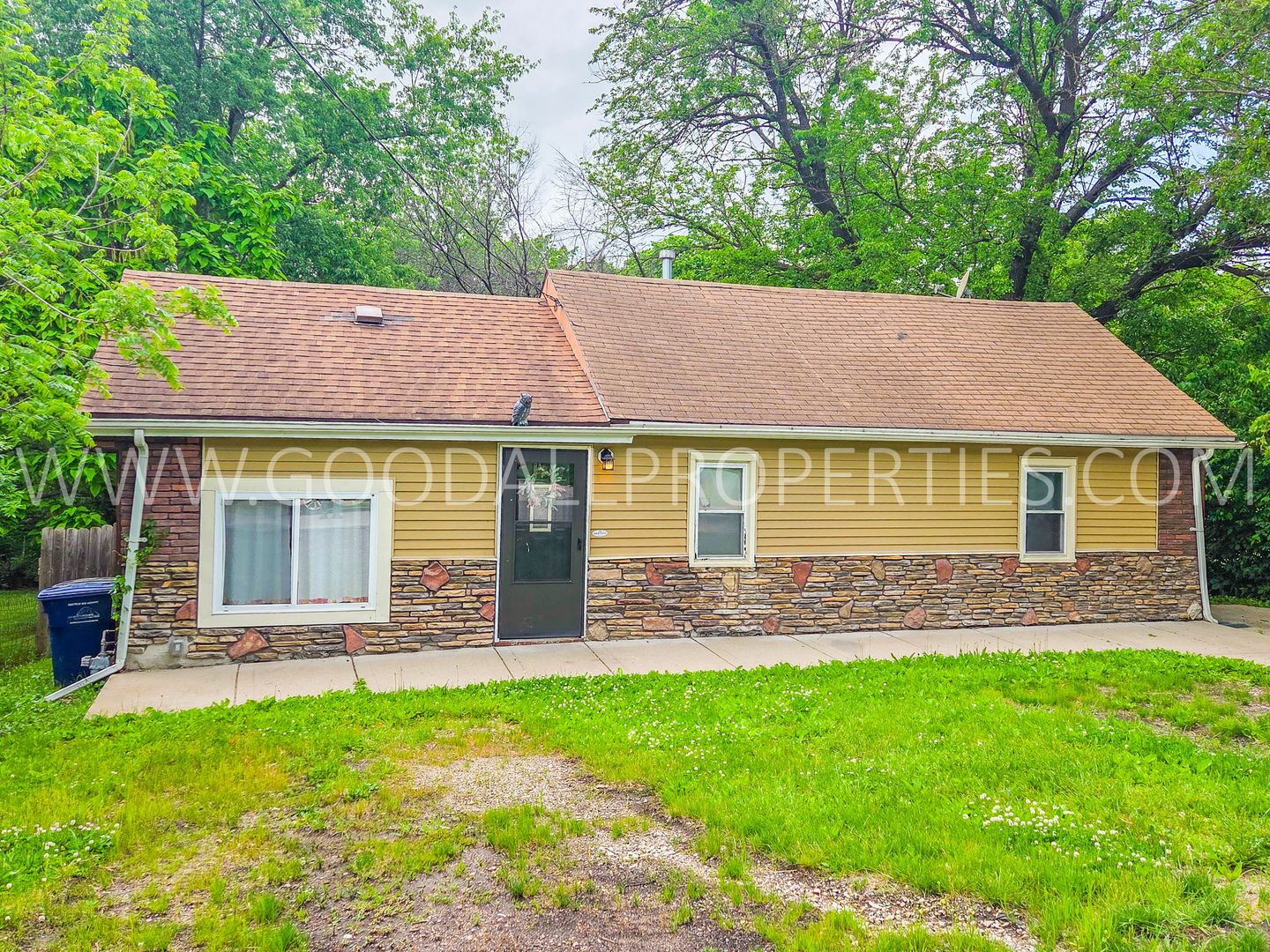Des Moines House: 5000 SW 8th St