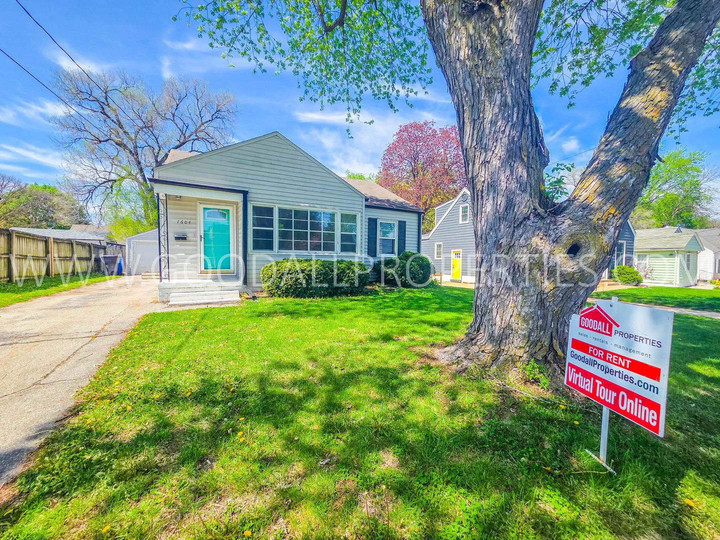 Des Moines House: 1604 44th St