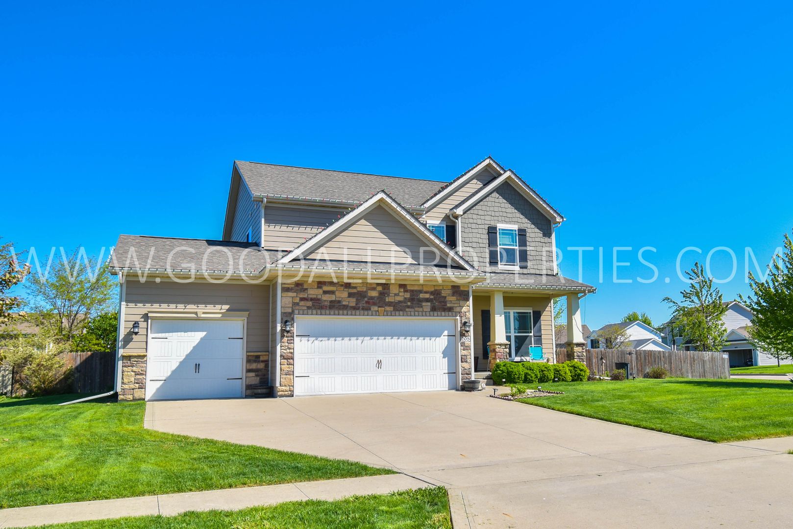 Waukee House: 205 SE Telby Ln