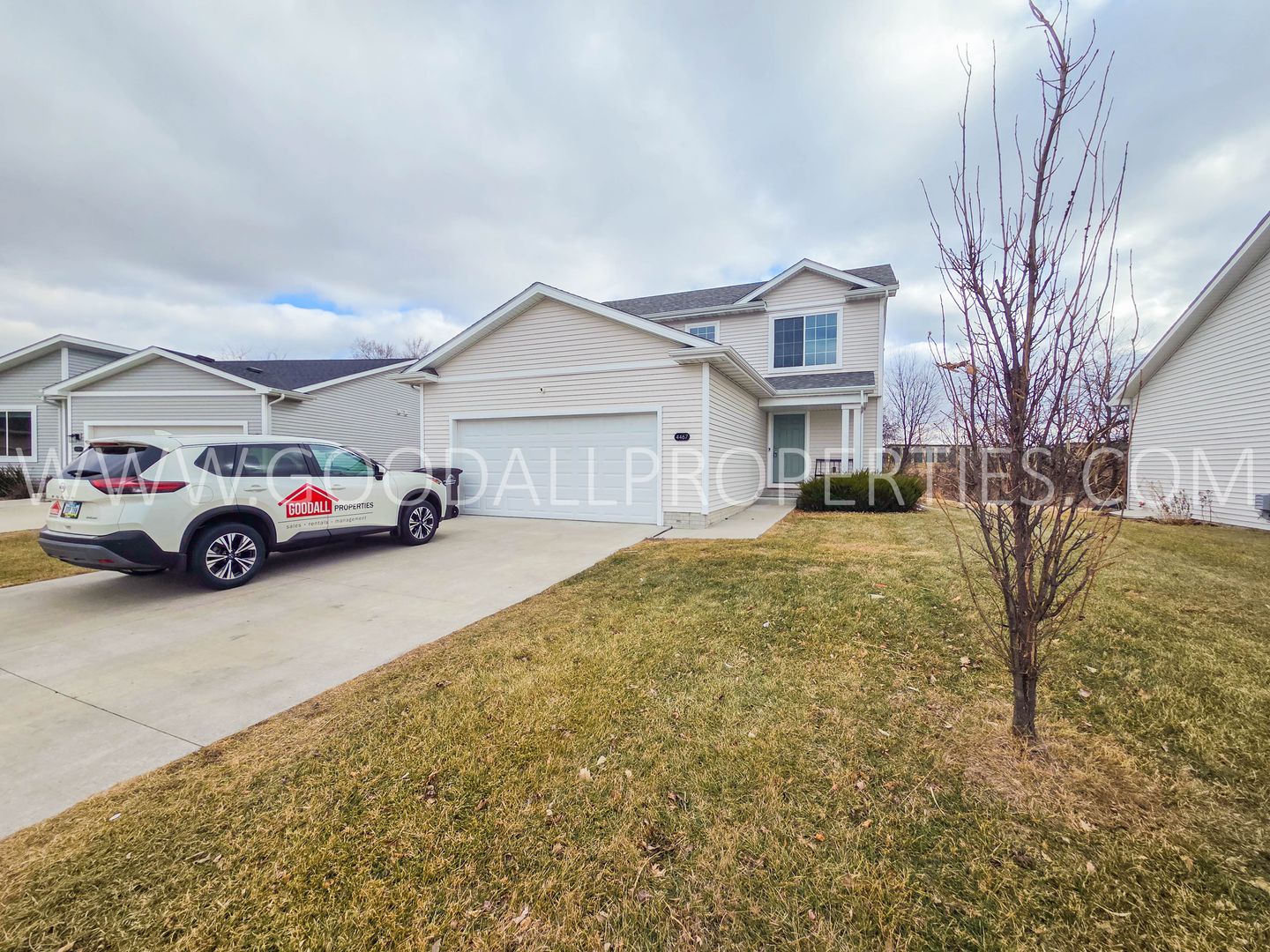 Des Moines House: 4467 E 48th St