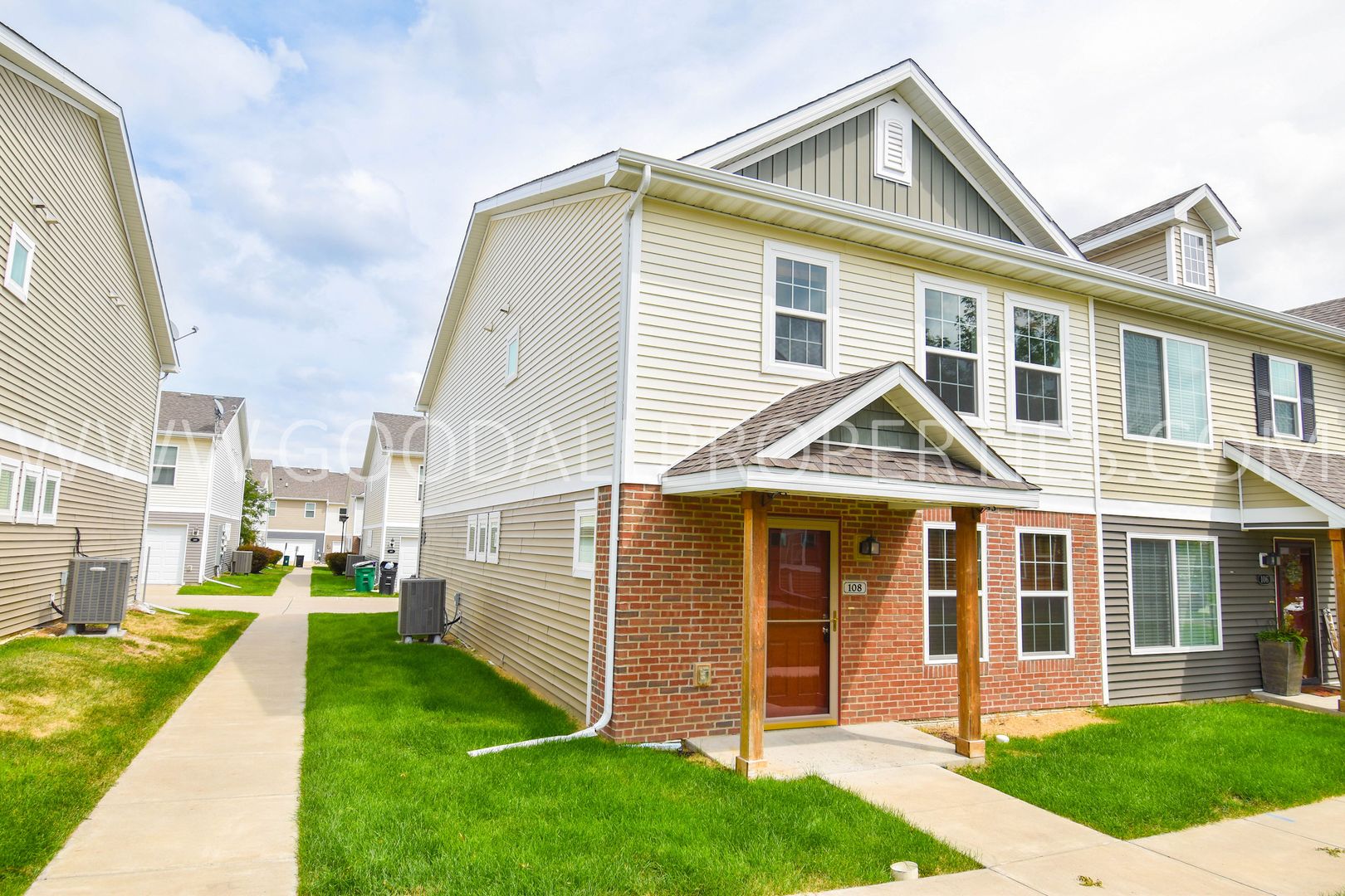 West Des Moines Townhome: 9135 Coneflower Drive #108