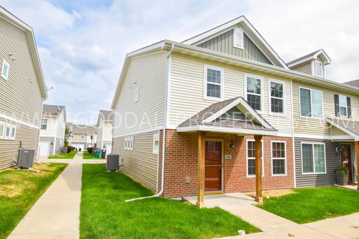 2-Bedroom Townhome with Dual Primary Suites – photo 1