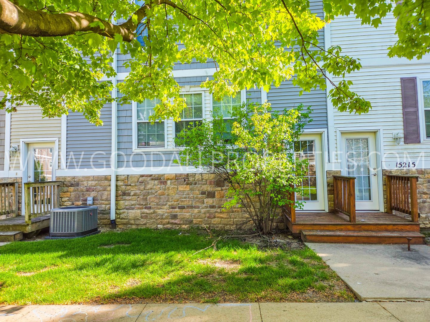 Urbandale Townhome: 15211 Greenbelt Drive
